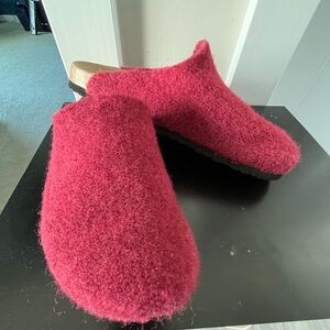 VV Family Wool Mules Sz Mens 8.5 Women 10.5-11